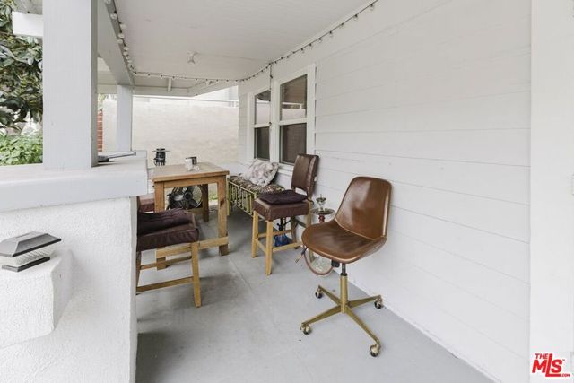 1151 N Columbus Avenue, Glendale, CA 91202