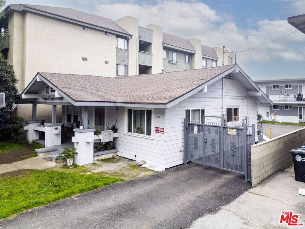 1151 N Columbus Avenue, Glendale, CA 91202