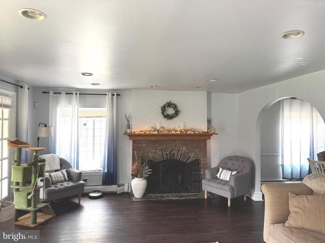 222 ROCK GLEN RD, Wynnewood, PA 19096