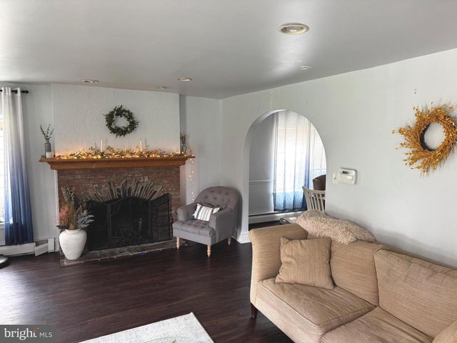 222 ROCK GLEN RD, Wynnewood, PA 19096