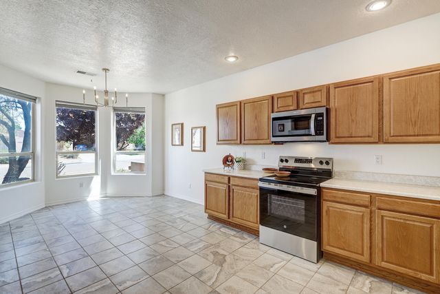 8008 Oso Rico Road NE, Albuquerque, NM 87122
