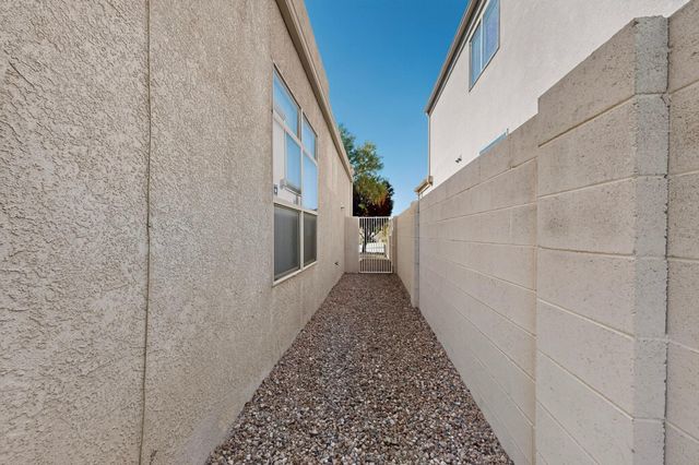 8008 Oso Rico Road NE, Albuquerque, NM 87122