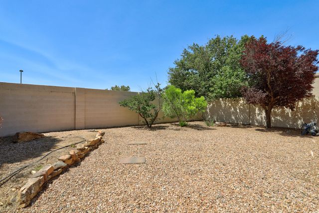 8008 Oso Rico Road NE, Albuquerque, NM 87122