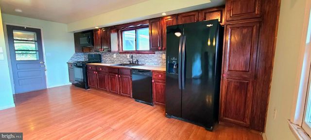 5790 MOUNTAIN RD, Dover, PA 17315