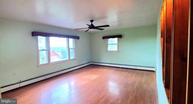 5790 MOUNTAIN RD, Dover, PA 17315