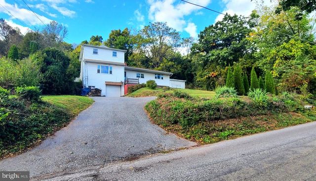 5790 MOUNTAIN RD, Dover, PA 17315