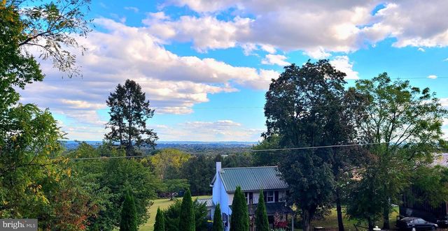 5790 MOUNTAIN RD, Dover, PA 17315