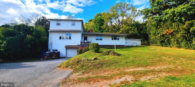 5790 MOUNTAIN RD, Dover, PA 17315