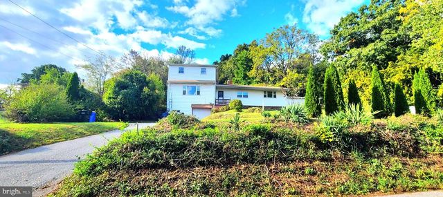 5790 MOUNTAIN RD, Dover, PA 17315