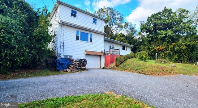 5790 MOUNTAIN RD, Dover, PA 17315