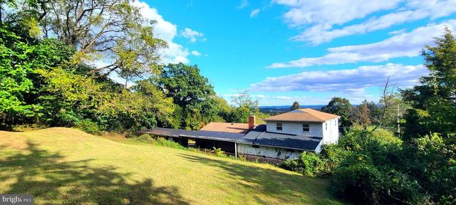 5790 MOUNTAIN RD, Dover, PA 17315