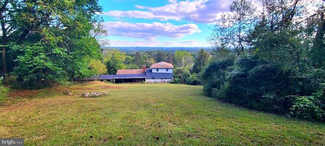 5790 MOUNTAIN RD, Dover, PA 17315