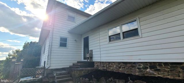 5790 MOUNTAIN RD, Dover, PA 17315