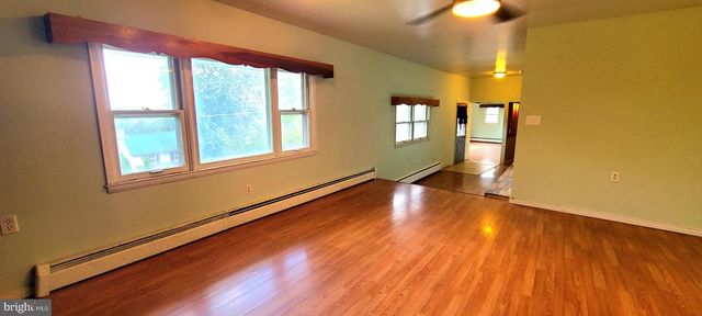 5790 MOUNTAIN RD, Dover, PA 17315