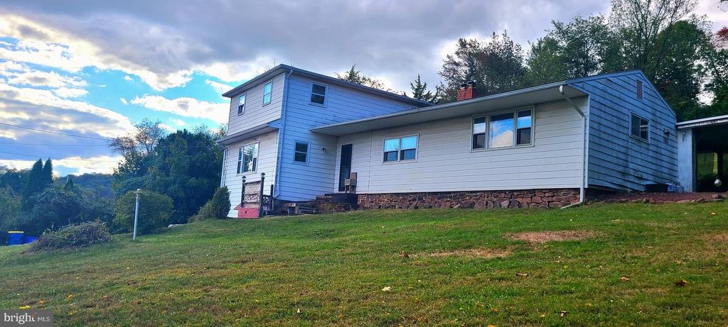 5790 MOUNTAIN RD, Dover, PA 17315