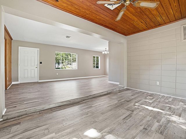 404 LOUIS STREET, Leesburg, FL 34748