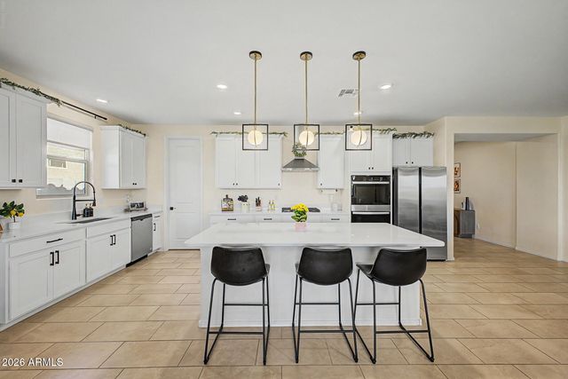 2540 W GRENADINE Road, Phoenix, AZ 85041