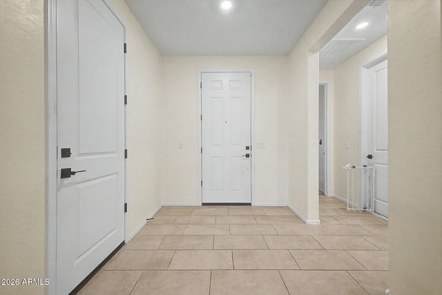 2540 W GRENADINE Road, Phoenix, AZ 85041