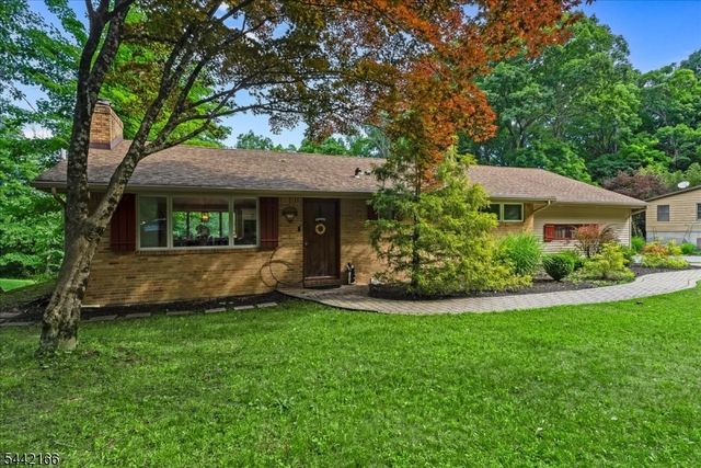 166 Glenside Trl, Byram Twp., NJ 07871