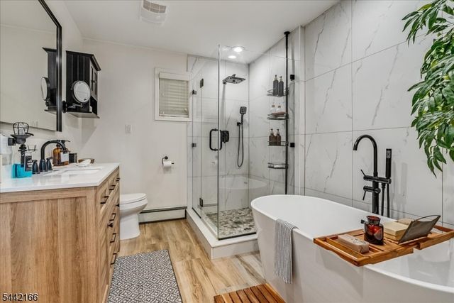 166 Glenside Trl, Byram Twp., NJ 07871