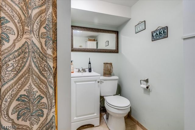 166 Glenside Trl, Byram Twp., NJ 07871