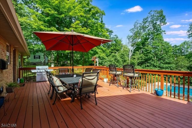 166 Glenside Trl, Byram Twp., NJ 07871