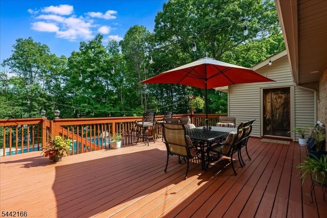 166 Glenside Trl, Byram Twp., NJ 07871