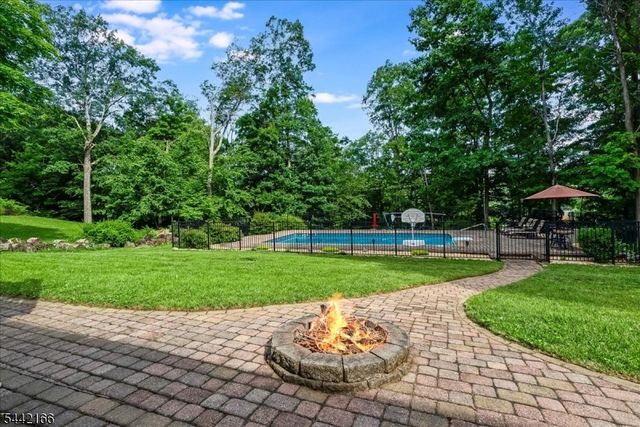 166 Glenside Trl, Byram Twp., NJ 07871