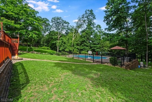 166 Glenside Trl, Byram Twp., NJ 07871