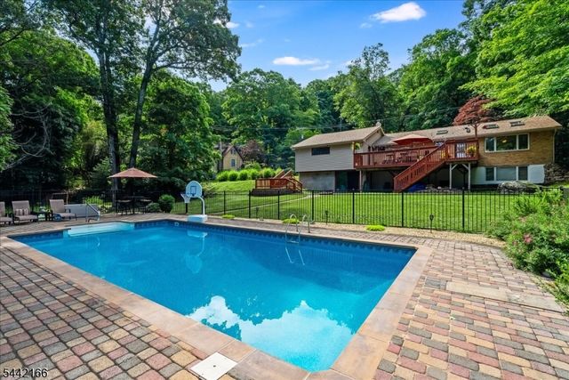 166 Glenside Trl, Byram Twp., NJ 07871