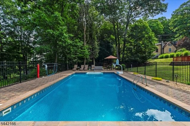 166 Glenside Trl, Byram Twp., NJ 07871