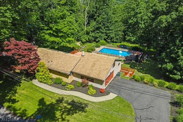 166 Glenside Trl, Byram Twp., NJ 07871