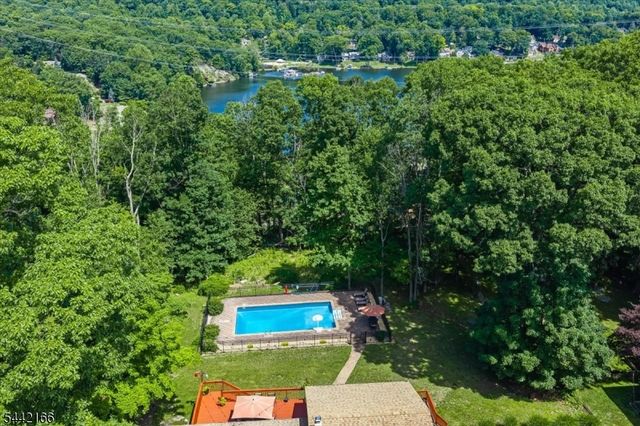 166 Glenside Trl, Byram Twp., NJ 07871