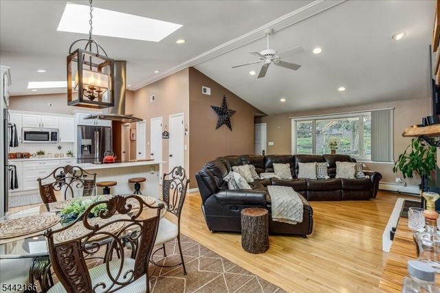 166 Glenside Trl, Byram Twp., NJ 07871