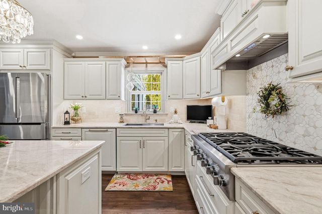 6 ABINGTON RD, Mount Laurel, NJ 08054