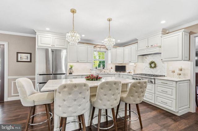 6 ABINGTON RD, Mount Laurel, NJ 08054