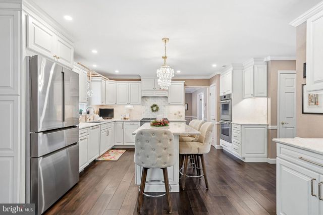 6 ABINGTON RD, Mount Laurel, NJ 08054