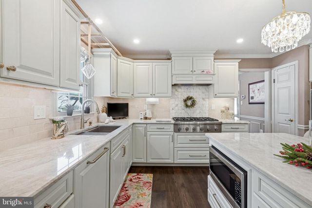 6 ABINGTON RD, Mount Laurel, NJ 08054