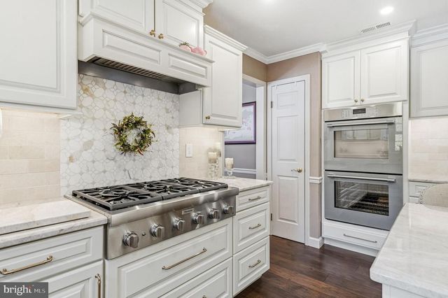 6 ABINGTON RD, Mount Laurel, NJ 08054