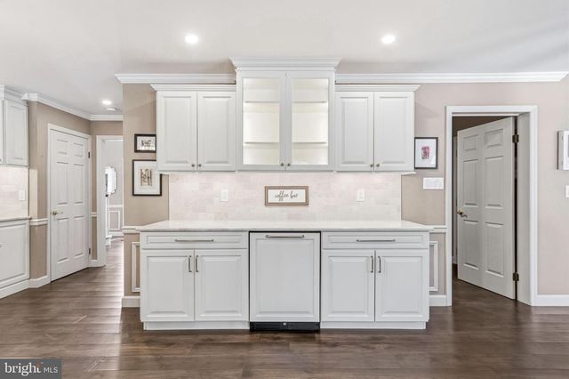 6 ABINGTON RD, Mount Laurel, NJ 08054