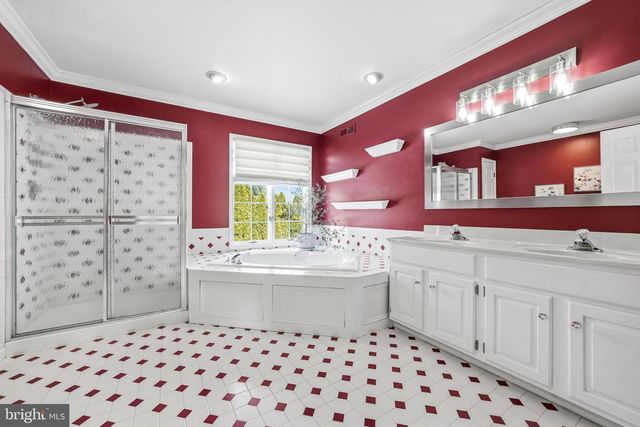 6 ABINGTON RD, Mount Laurel, NJ 08054