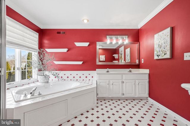 6 ABINGTON RD, Mount Laurel, NJ 08054