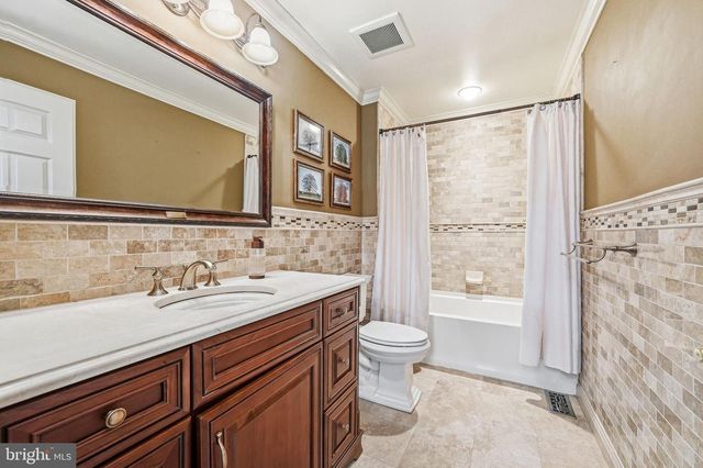 6 ABINGTON RD, Mount Laurel, NJ 08054