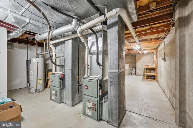 6 ABINGTON RD, Mount Laurel, NJ 08054