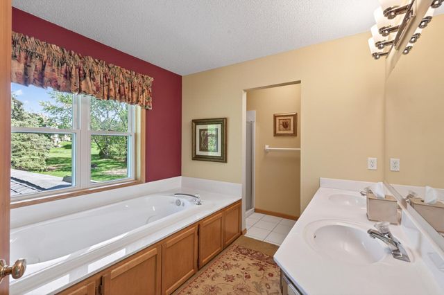 3771 Mount Vernon Lane, Woodbury, MN 55129