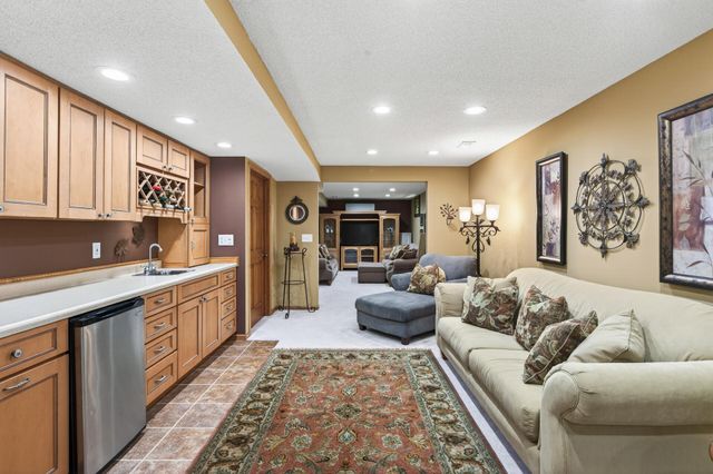3771 Mount Vernon Lane, Woodbury, MN 55129