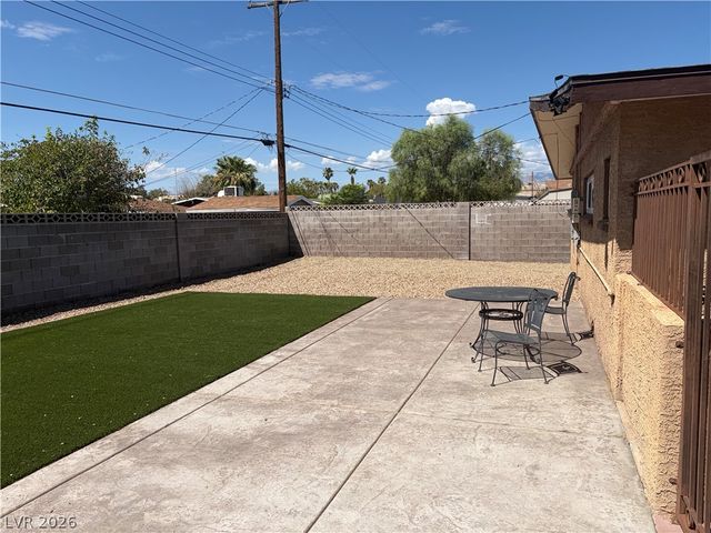 5213 Pebble Beach Boulevard, Las Vegas, NV 89108