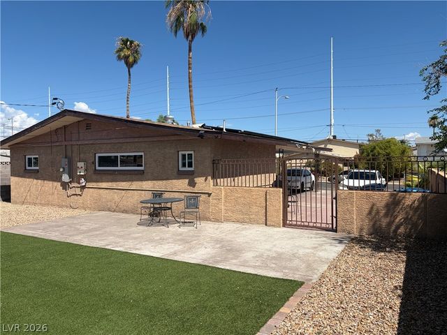 5213 Pebble Beach Boulevard, Las Vegas, NV 89108