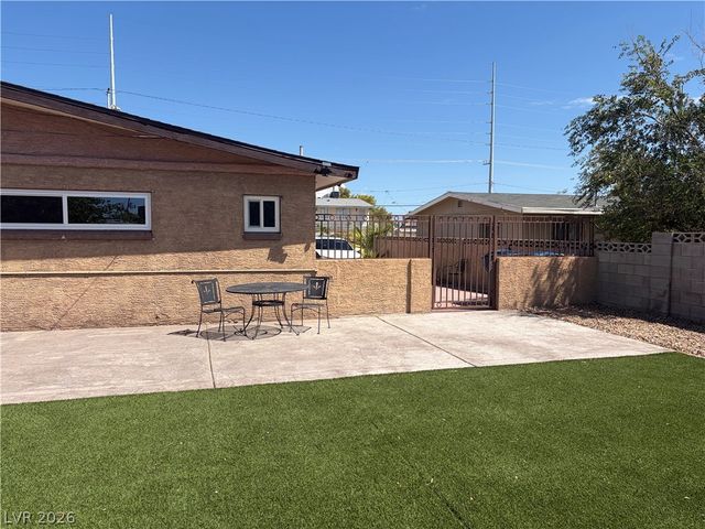 5213 Pebble Beach Boulevard, Las Vegas, NV 89108