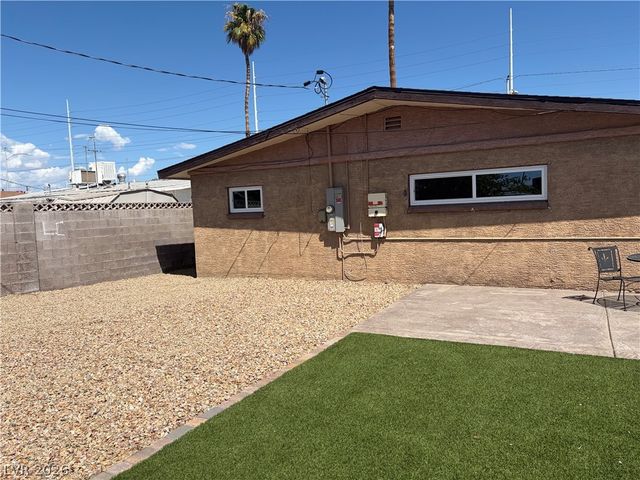 5213 Pebble Beach Boulevard, Las Vegas, NV 89108